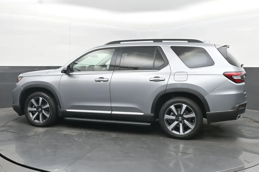 2025 Honda Pilot Touring photo 1