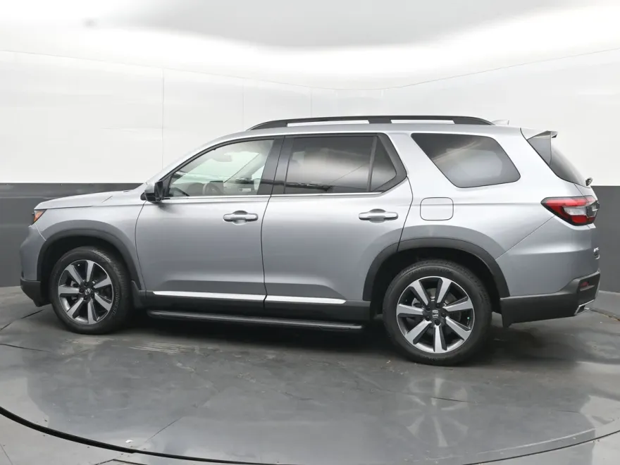2025 Honda Pilot Touring photo 1