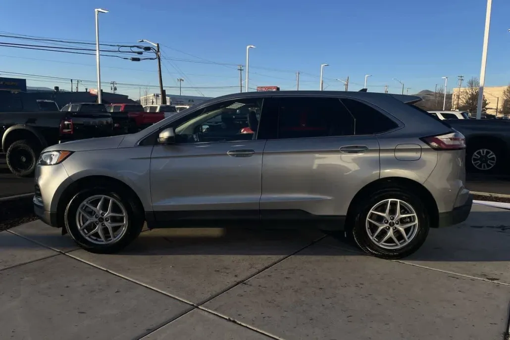 2023 Ford Edge SEL photo 1