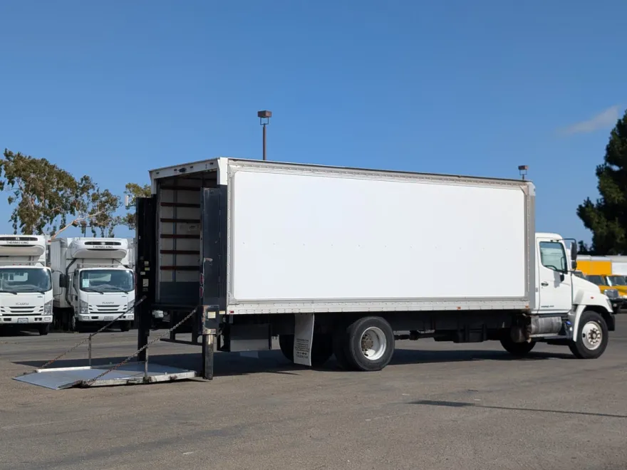 2015 Hino Conventional Type Truck photo 1