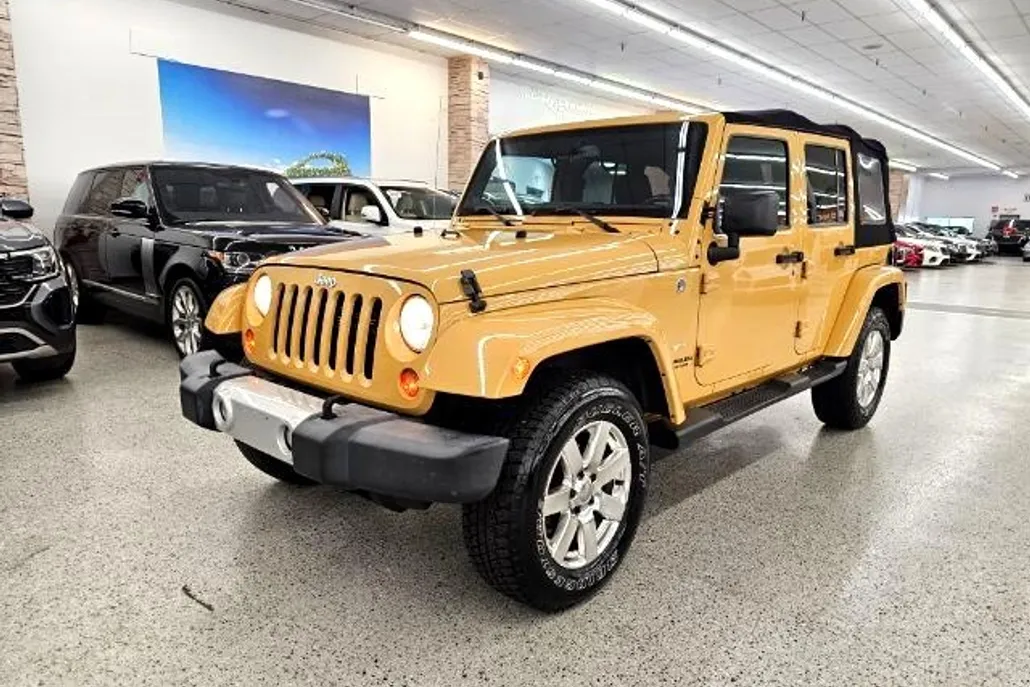 2013 Jeep Wrangler Unlimited Sahara photo 1