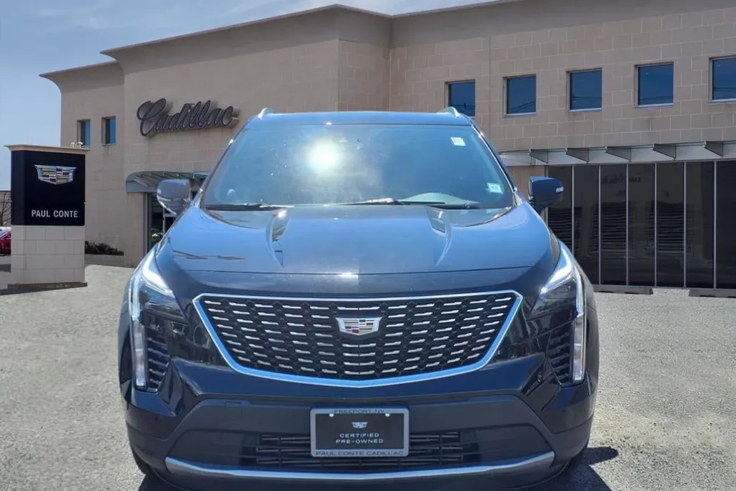 2022 Cadillac XT4 Premium Luxury photo 1