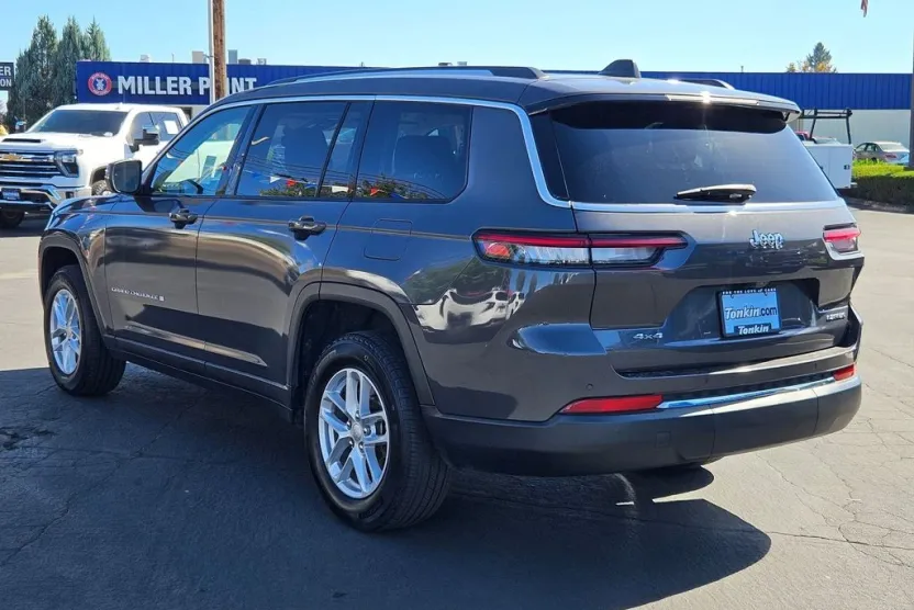 2023 Jeep Grand Cherokee Laredo photo 1