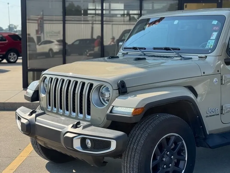 2022 Jeep Gladiator Overland photo 1