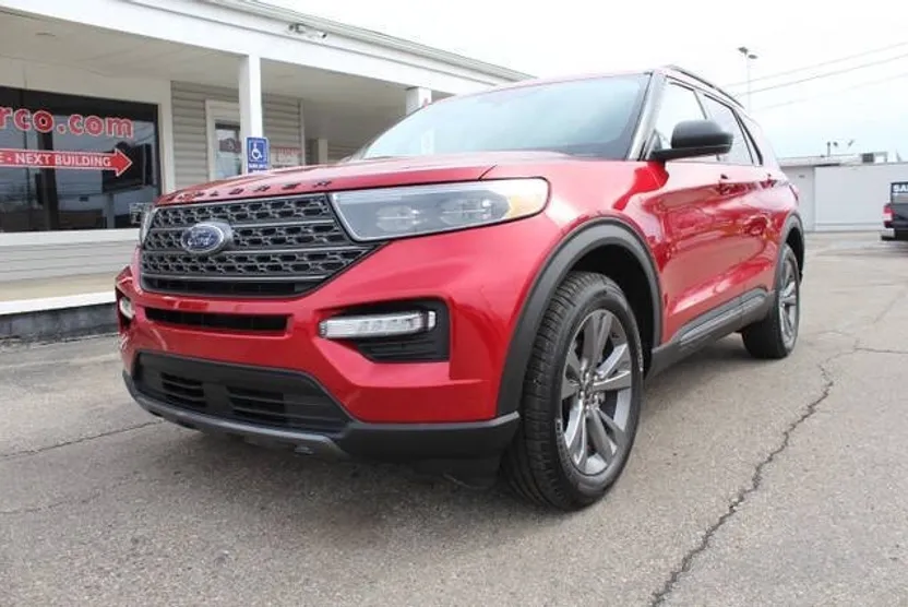 2021 Ford Explorer XLT photo 1