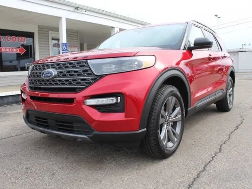 2021 Ford Explorer XLT photo 1