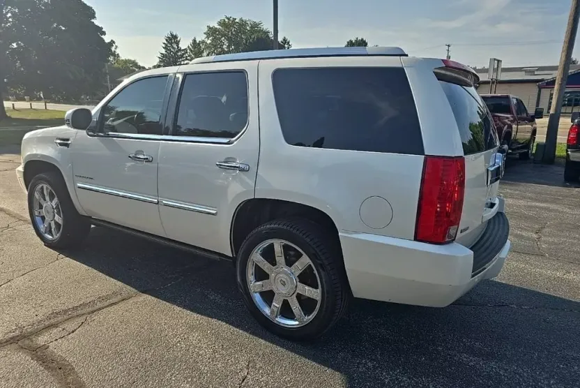 2011 Cadillac Escalade Premium photo 1