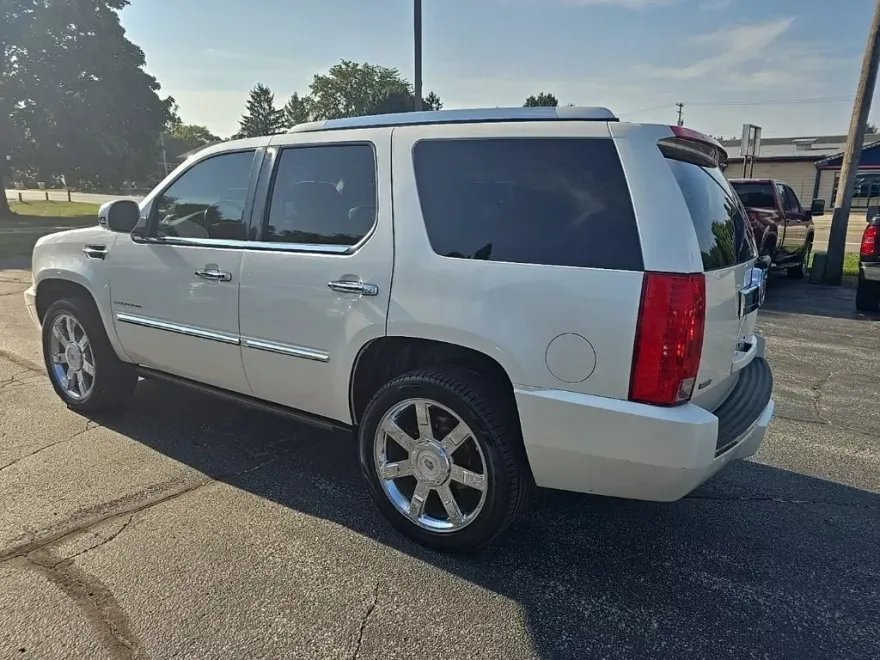 2011 Cadillac Escalade Premium photo 1