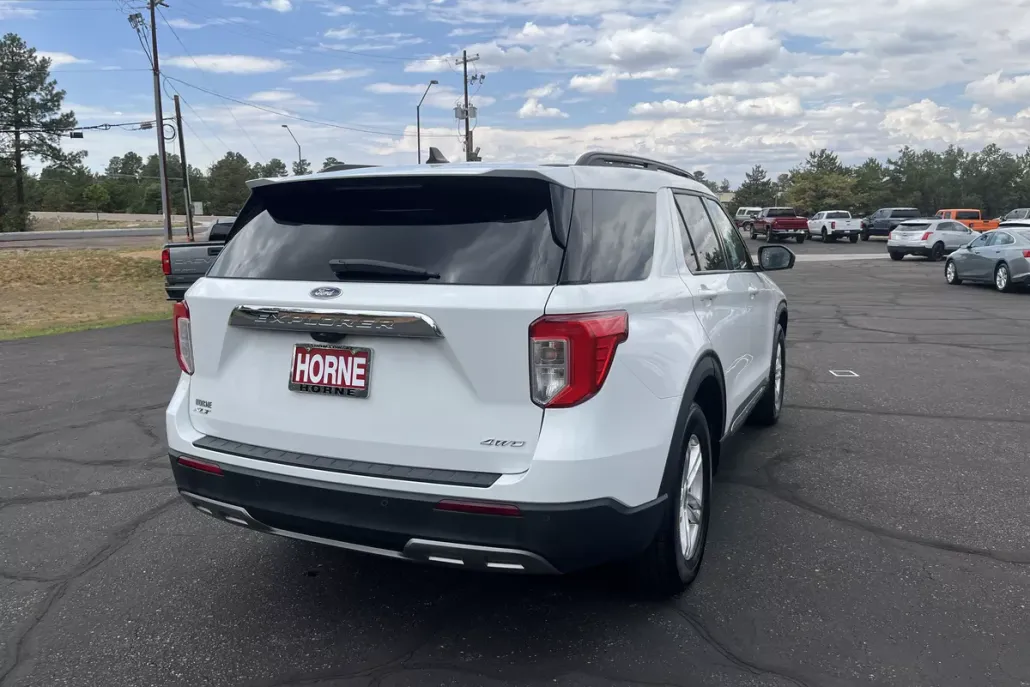 2023 Ford Explorer XLT photo 1