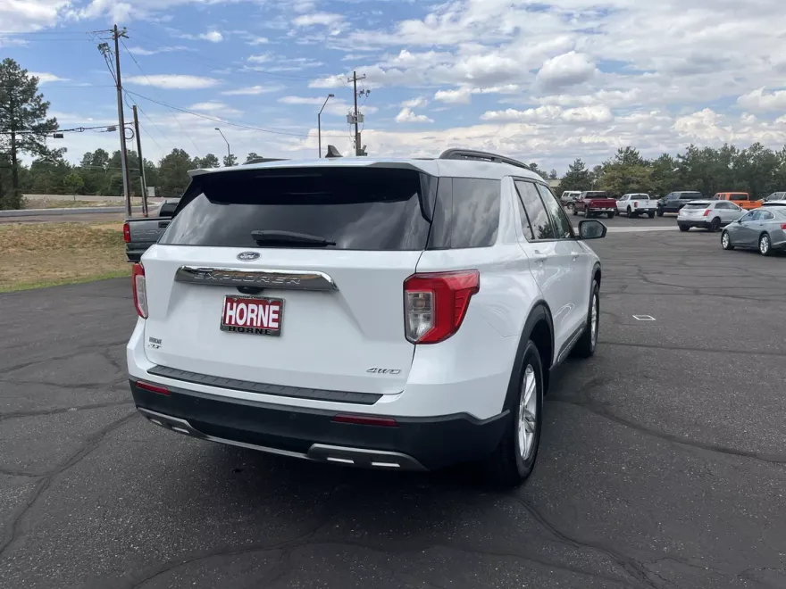 2023 Ford Explorer XLT photo 1