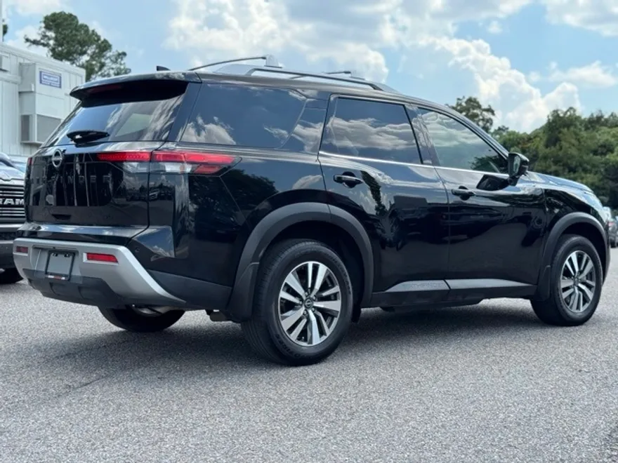 2024 Nissan Pathfinder SL photo 1