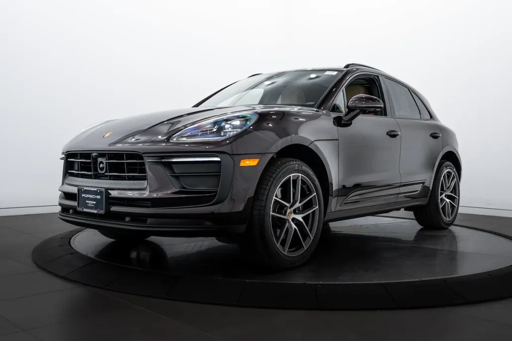 2025 Porsche Macan T photo 1