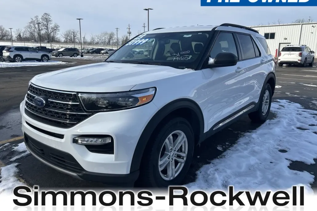 2023 Ford Explorer XLT photo 1