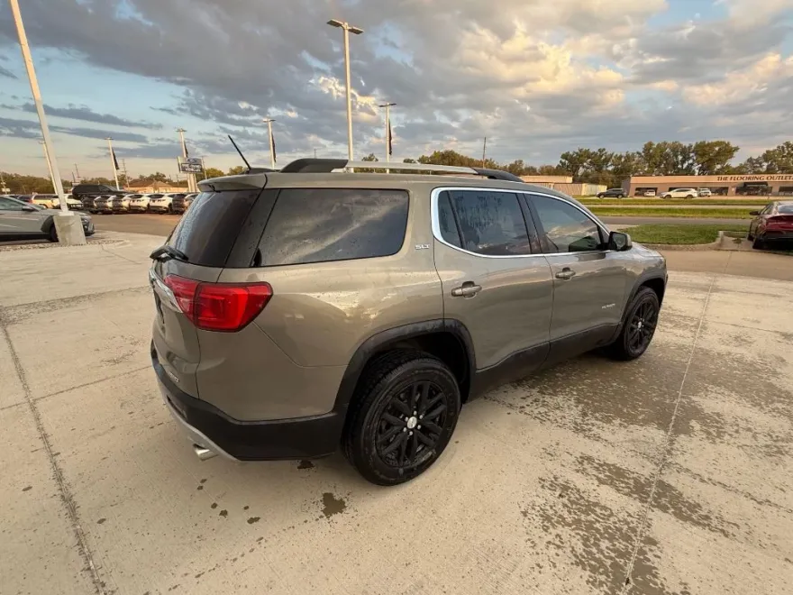2019 Gmc Acadia SLT photo 1
