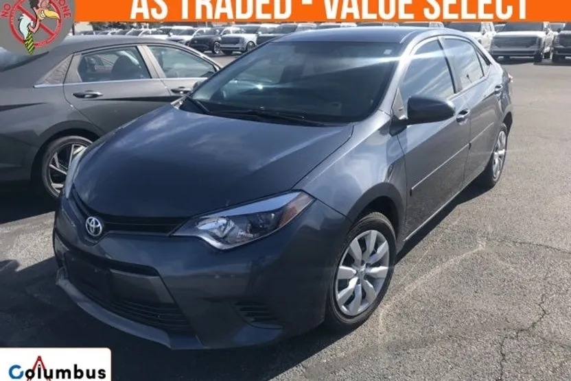2016 Toyota Corolla LE photo 1