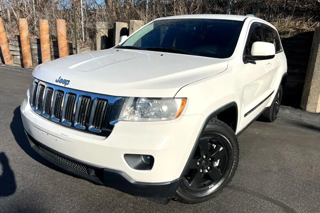 2011 Jeep Grand Cherokee Laredo photo 1