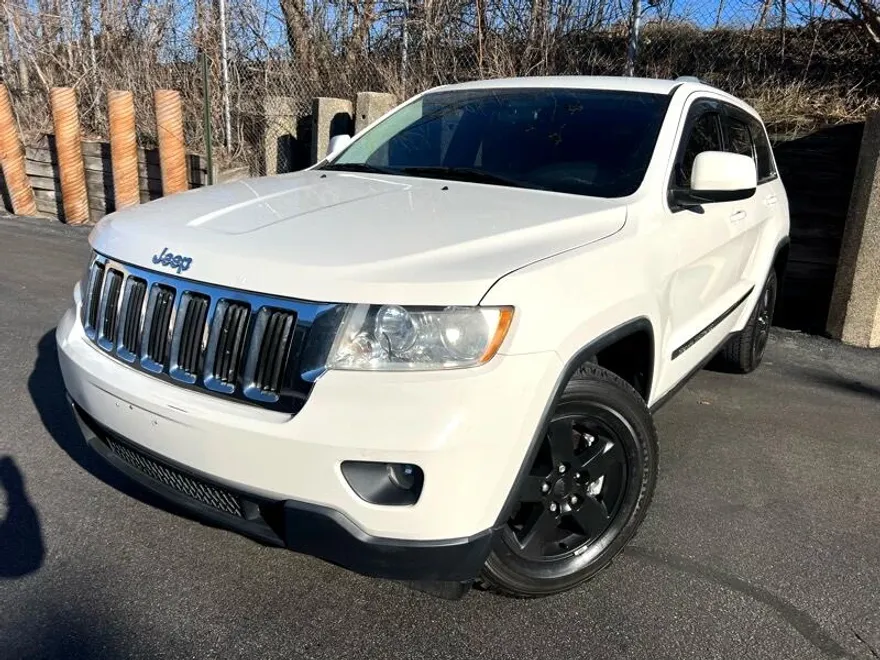 2011 Jeep Grand Cherokee Laredo photo 1