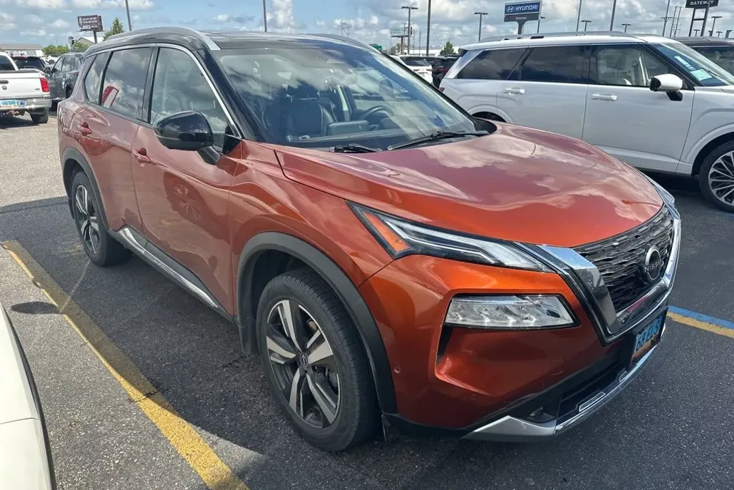 2022 Nissan Rogue Platinum photo 1