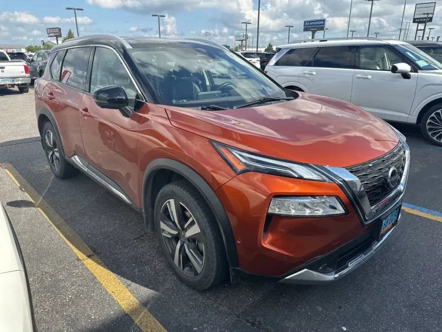 2022 Nissan Rogue Platinum photo 1