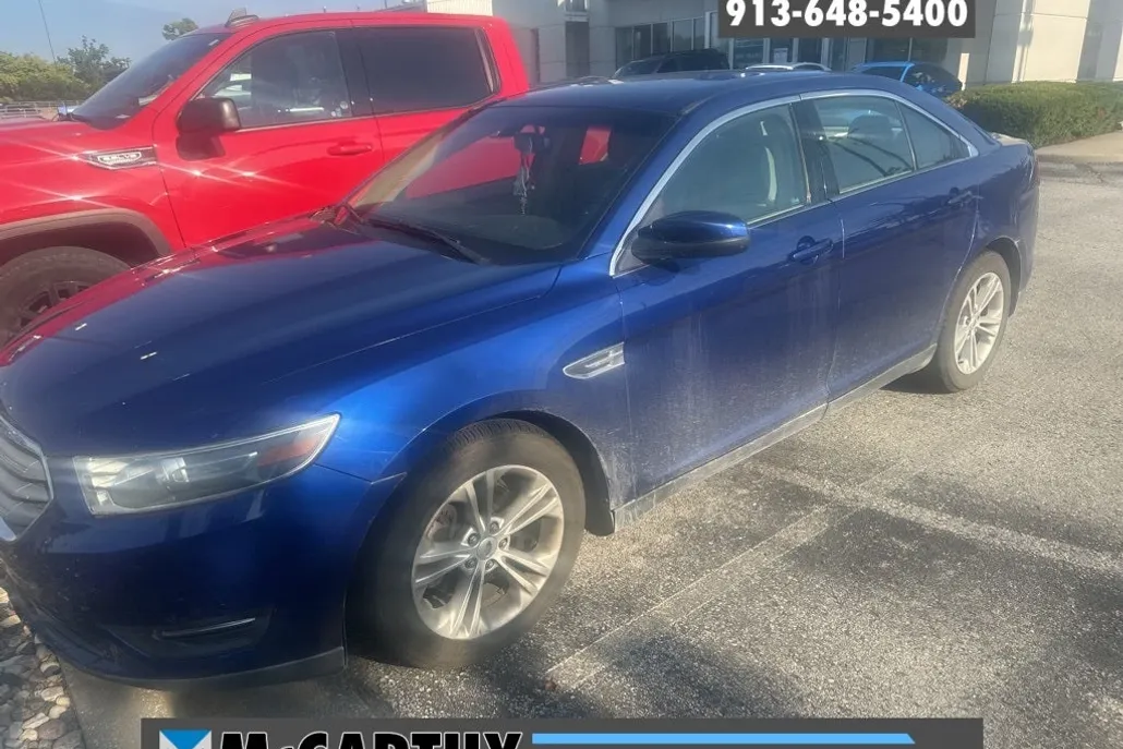 2015 Ford Taurus SEL photo 1