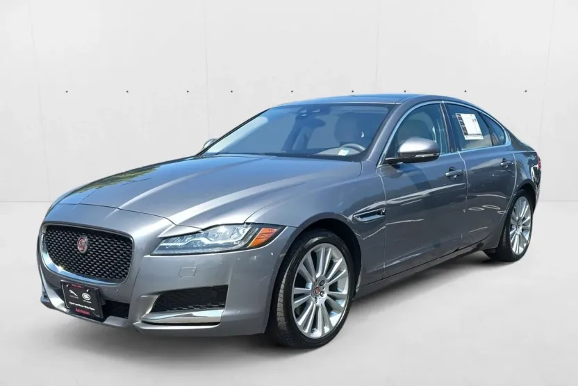2020 Jaguar XF 25t Premium photo 1