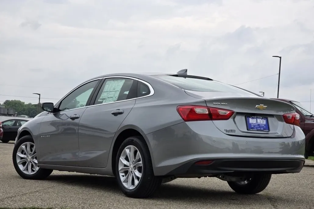 2025 Chevrolet Malibu photo 1