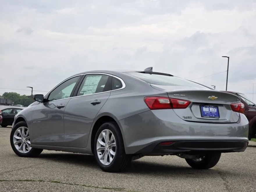 2025 Chevrolet Malibu photo 1