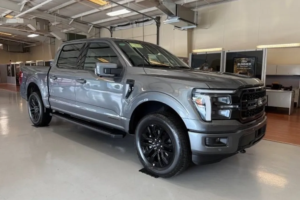 2025 Ford F-150 Lariat photo 1