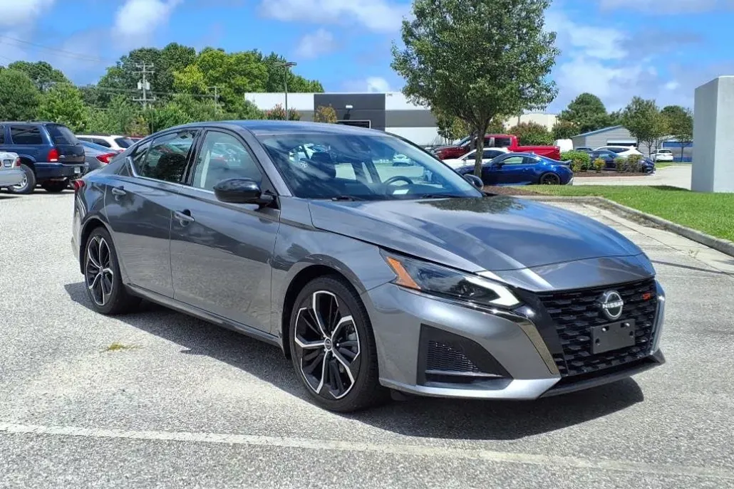 2024 Nissan Altima 2.5 SR photo 1