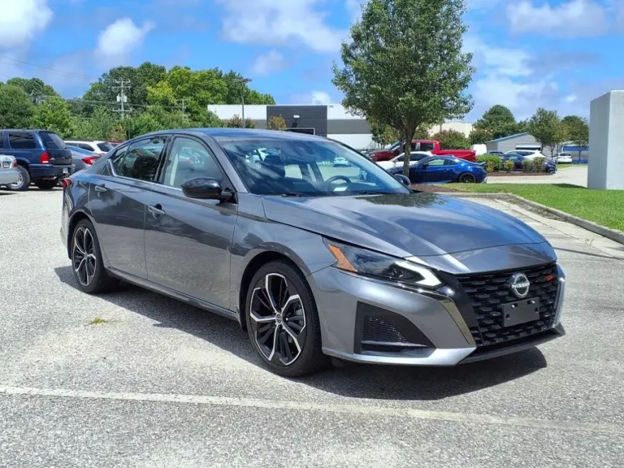 2024 Nissan Altima 2.5 SR photo 1