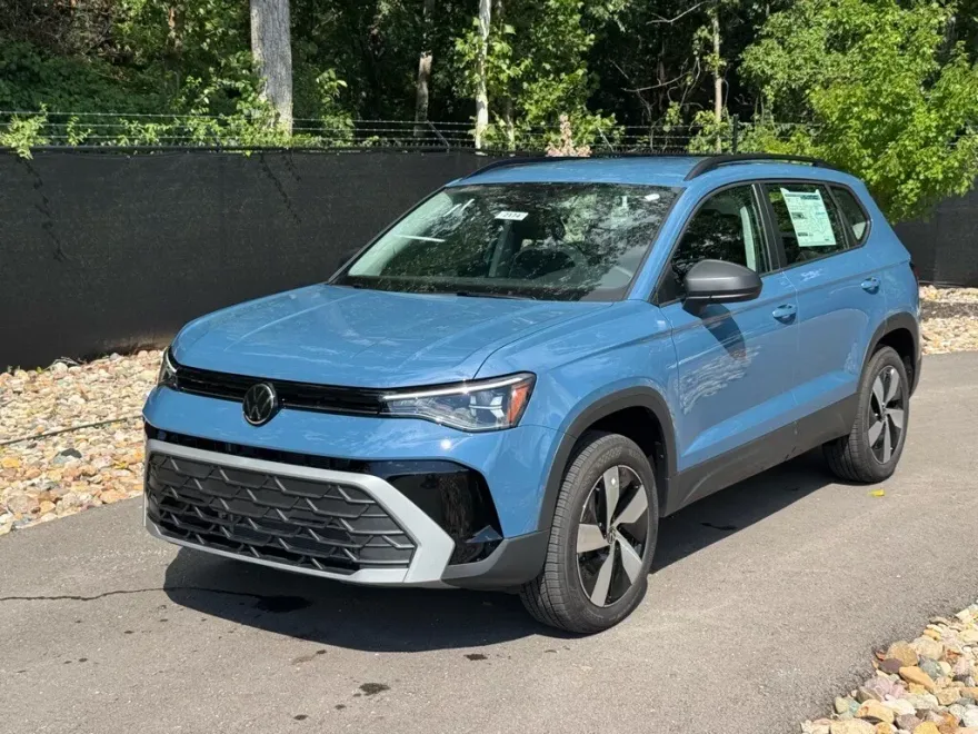 2025 Volkswagen Taos S photo 1