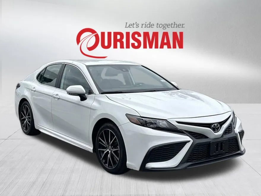 2024 Toyota Camry SE photo 1