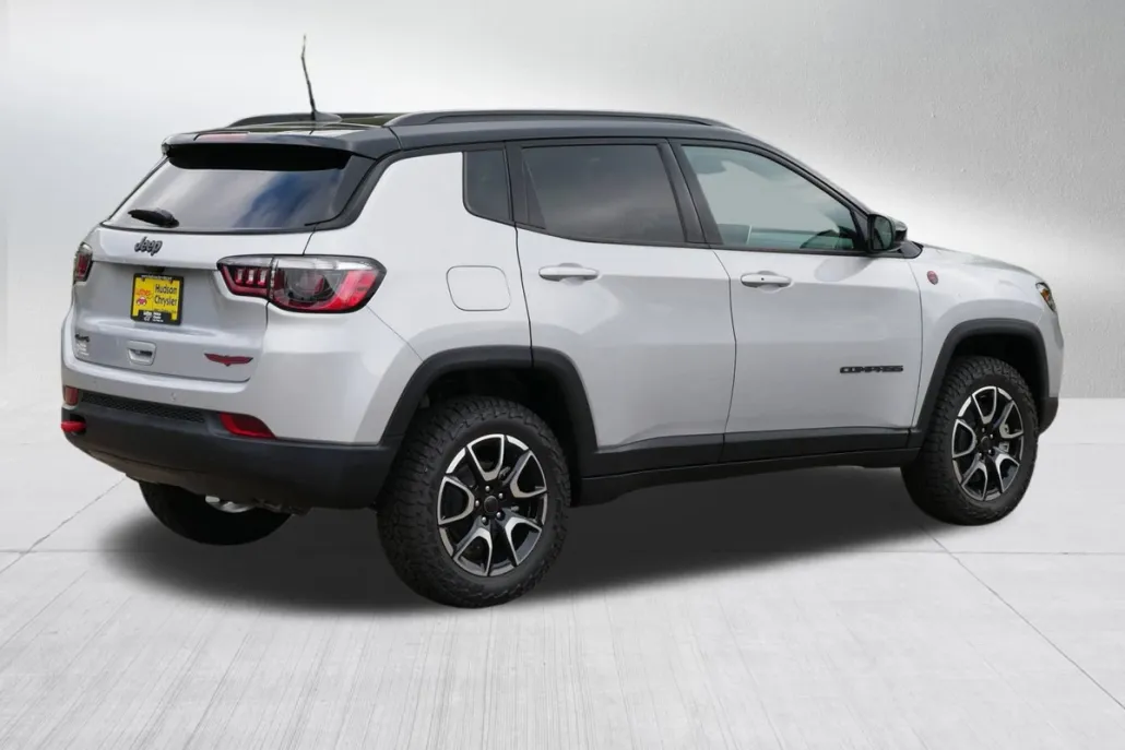 2025 Jeep Compass Trailhawk photo 1