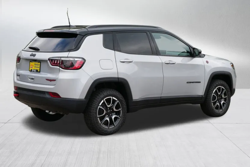 2025 Jeep Compass Trailhawk photo 1