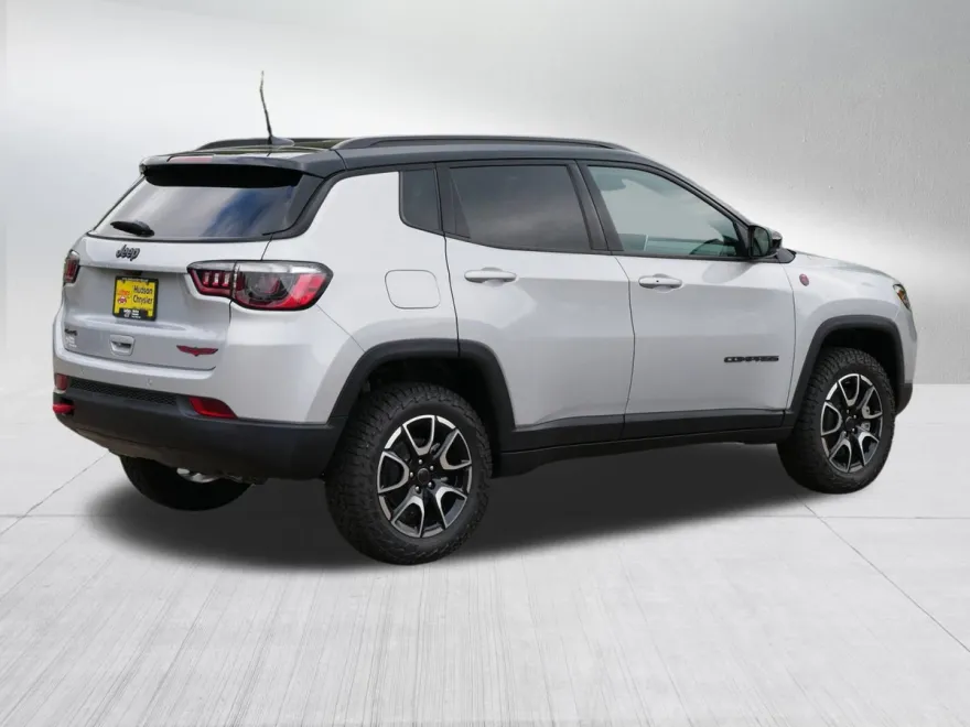 2025 Jeep Compass Trailhawk photo 1