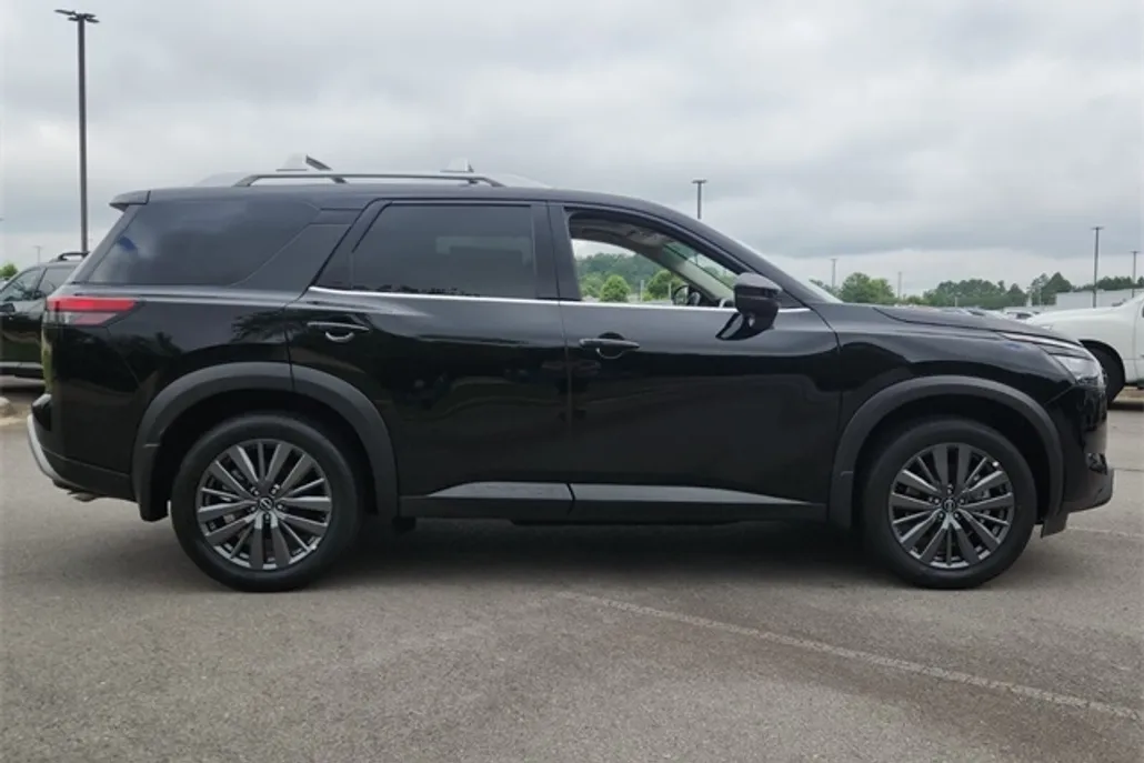 2025 Nissan Pathfinder SL photo 1
