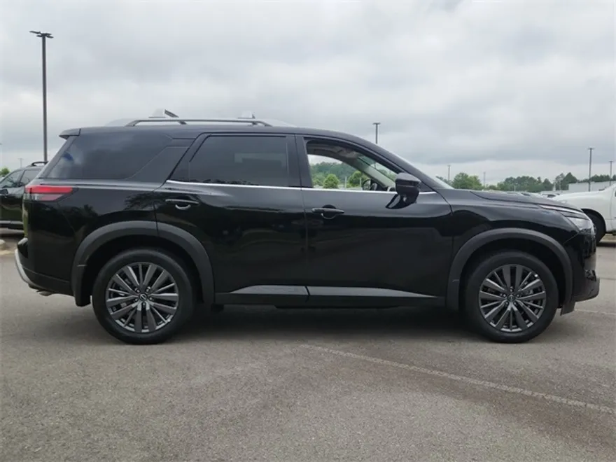 2025 Nissan Pathfinder SL photo 1