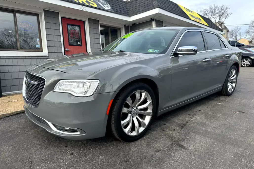 2019 Chrysler 300 Limited photo 1