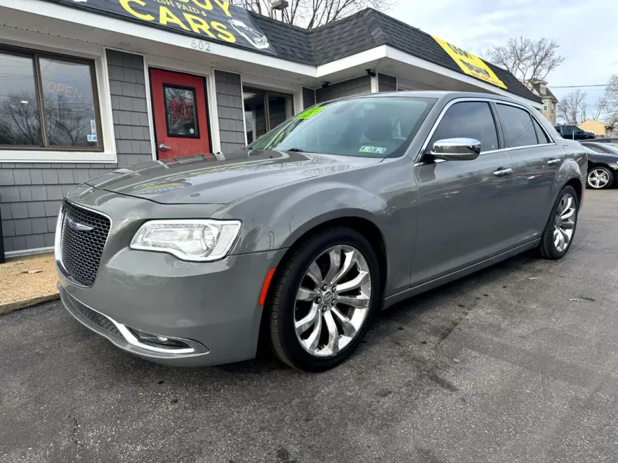 2019 Chrysler 300 Limited photo 1