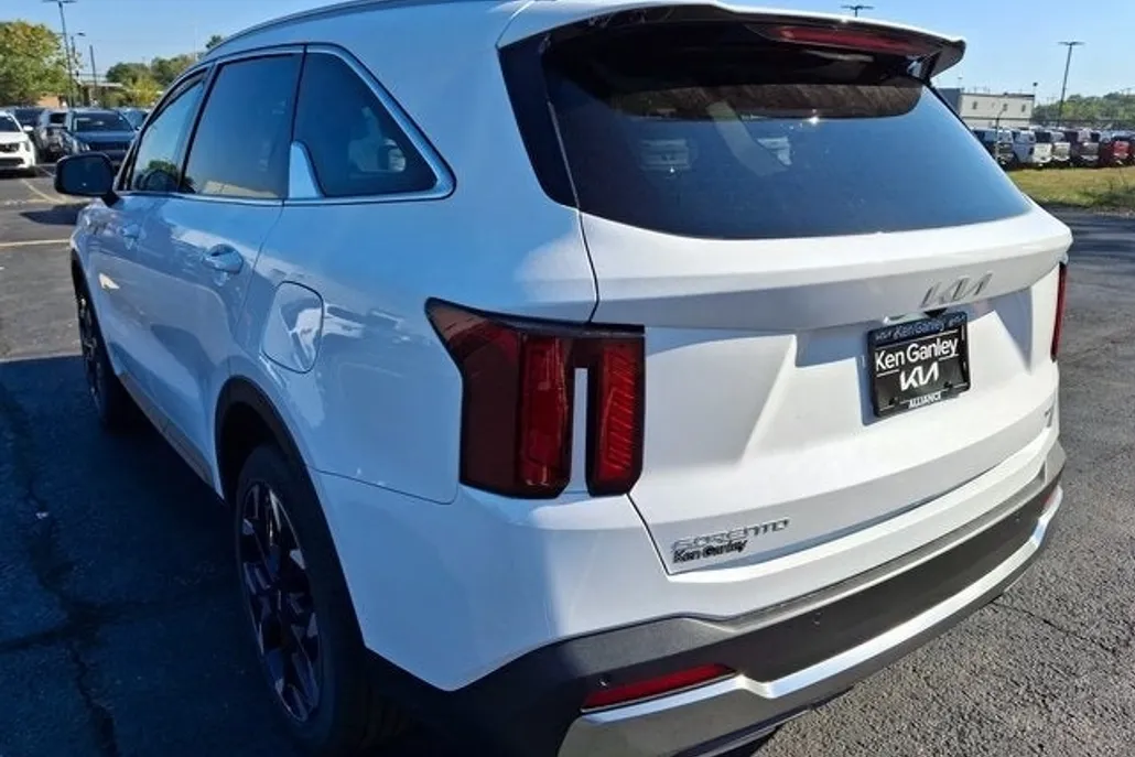 2026 Kia Sorento EX photo 1