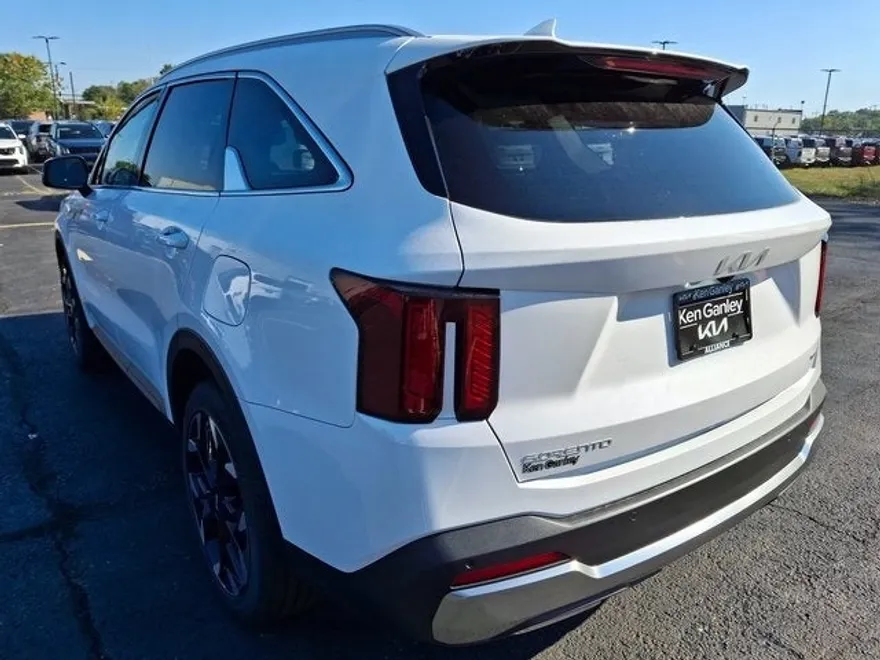 2026 Kia Sorento EX photo 1