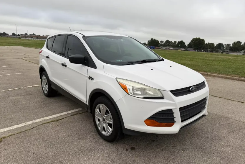 2013 Ford Escape S photo 1