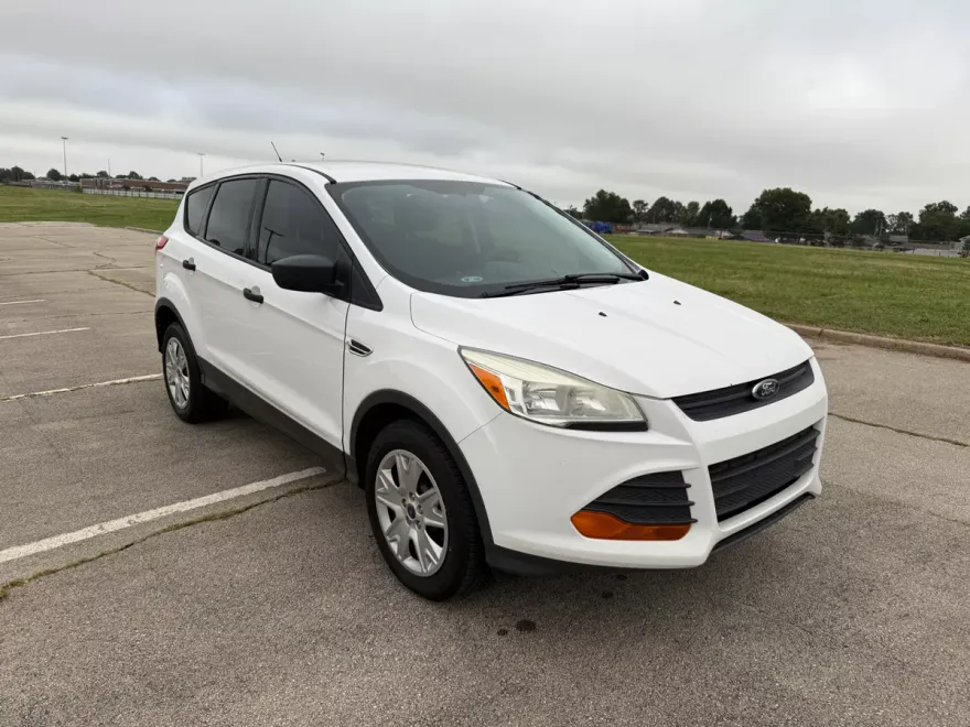 2013 Ford Escape S photo 1