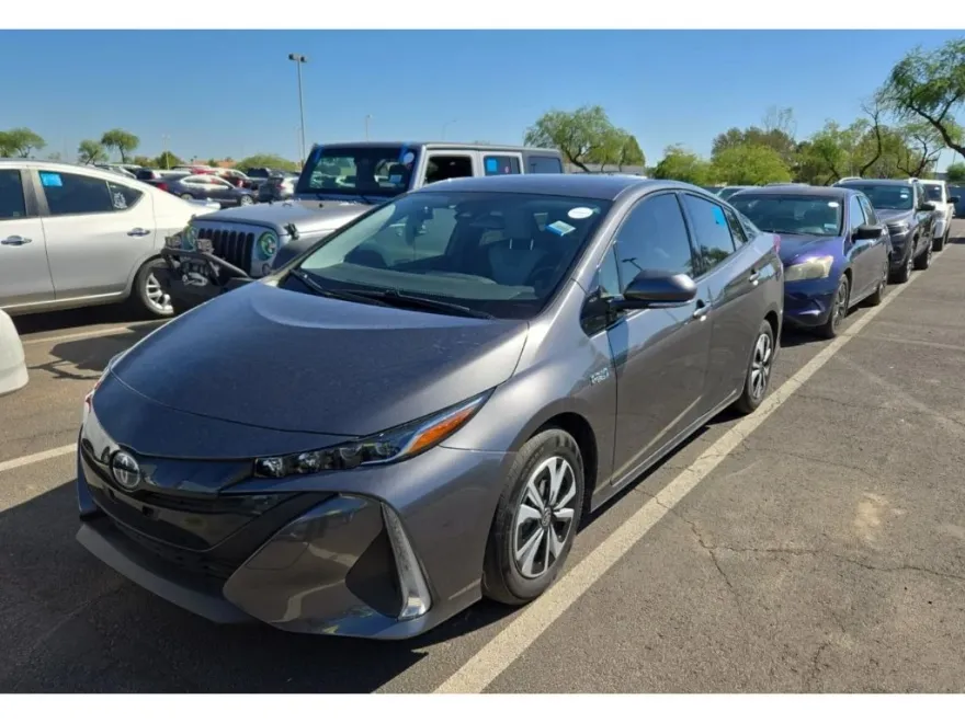 2019 Toyota Prius Prime Plus photo 1