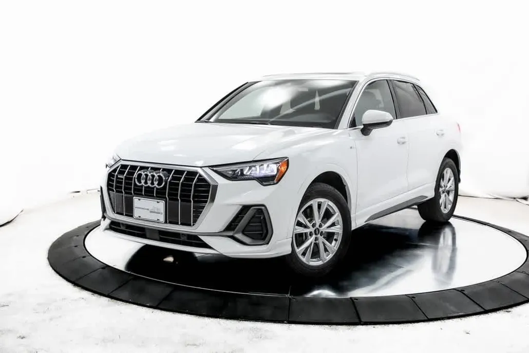 2022 Audi Q3 S line Premium photo 1