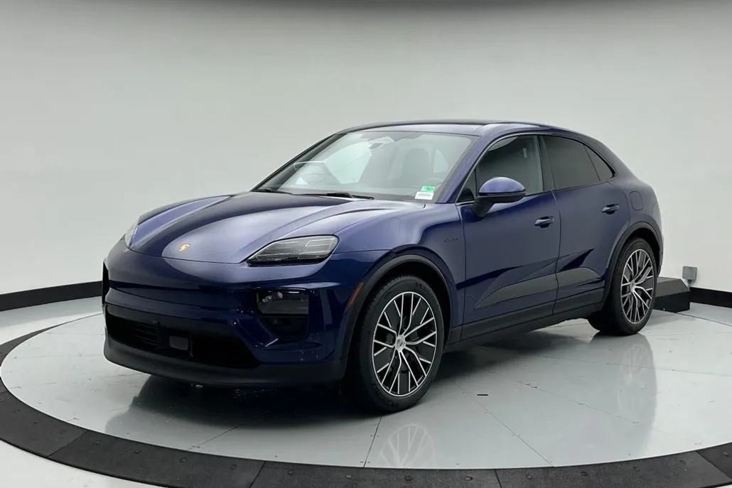 2025 Porsche Macan 4 Electric photo 1