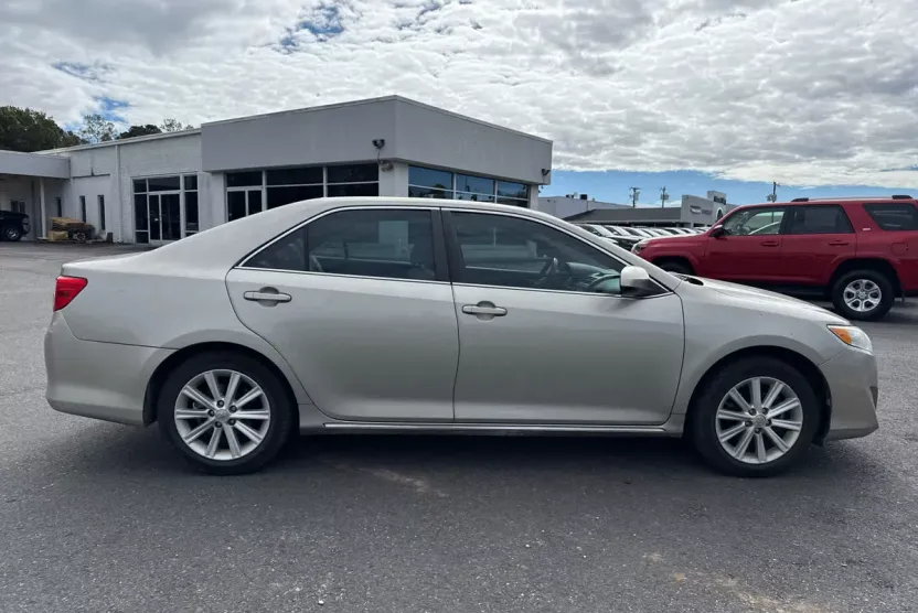 2014 Toyota Camry XLE photo 1