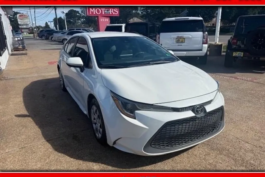 2021 Toyota Corolla LE photo 1