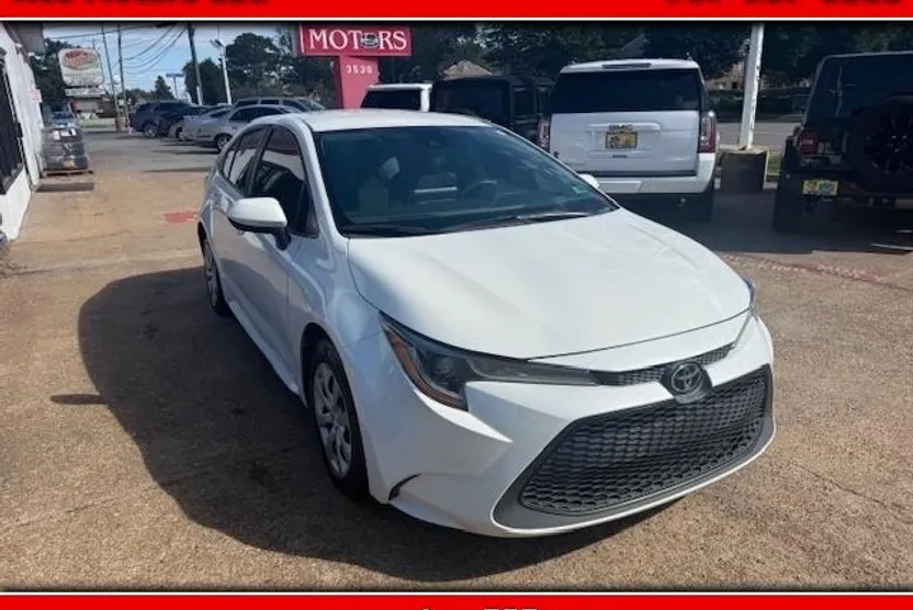2021 Toyota Corolla LE photo 1