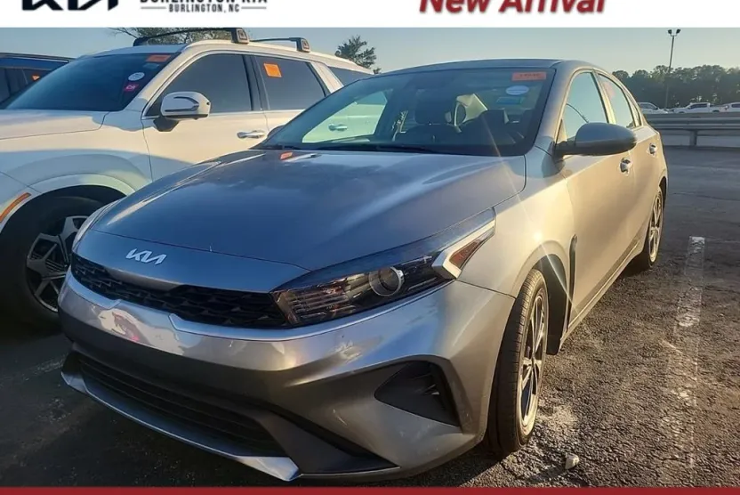 2022 Kia Forte FE LXS photo 1